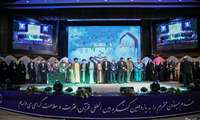 اختتامیه یازدهمین کنگره بین المللی قرآن، عترت و سلامت/اهدای تربت متبرک به شرکت‌کنندگان